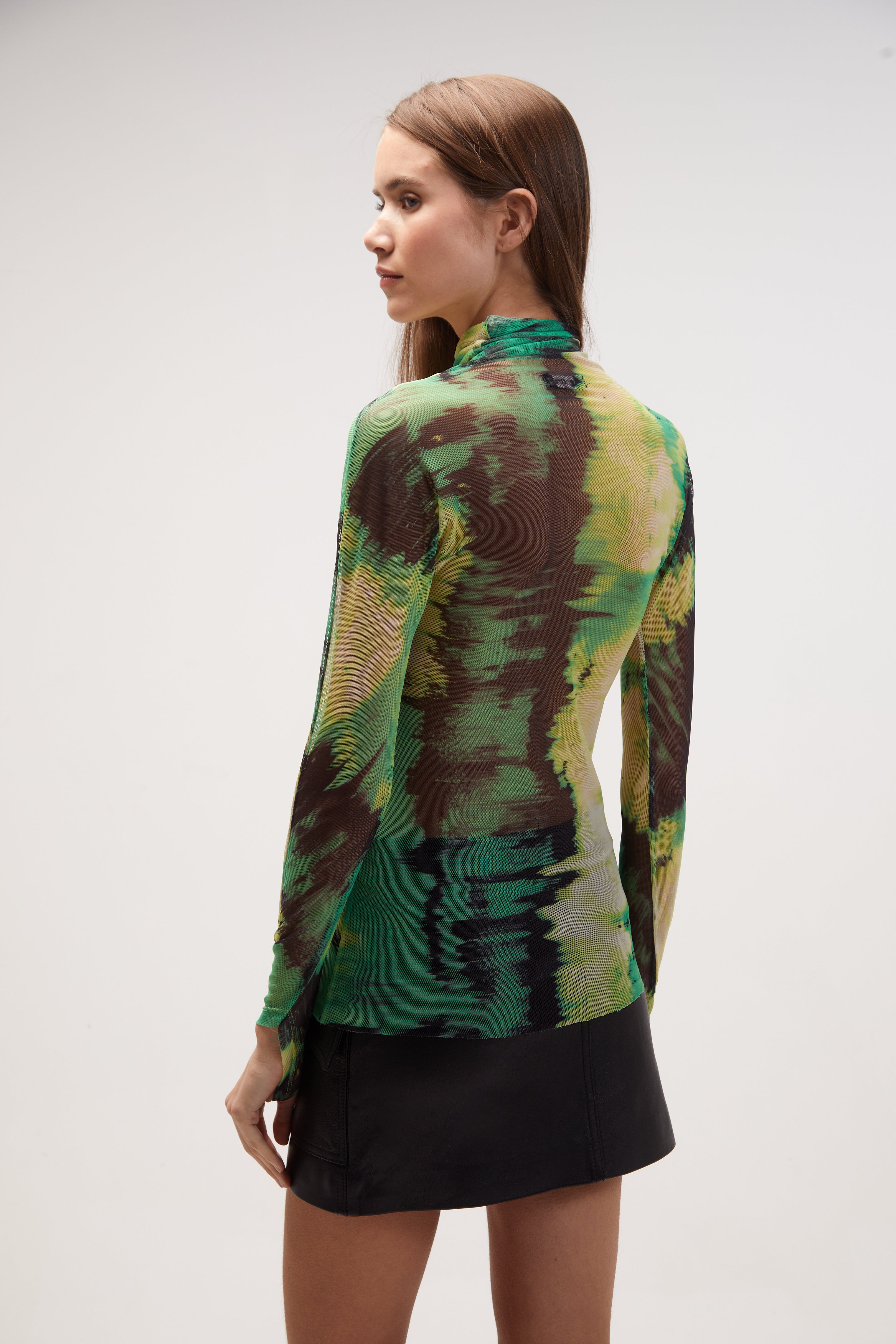 refined fitted long-sleeved shirt for woman
